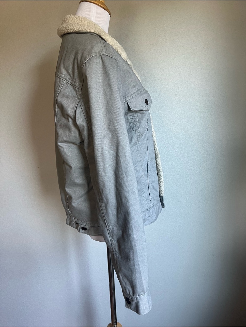 Levi’s Gray Sherpa Trucker Jacket, S - Picture 5 of 9